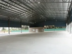 Completed large-span workshop interior