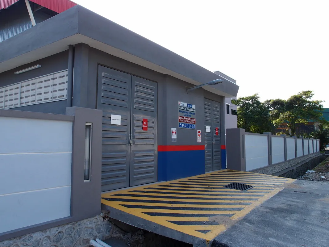 Industrial utility building